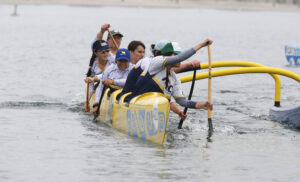 Paddlers racing